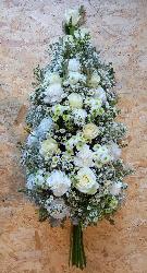 Gerbe piquée de fleurs blanches "Artémis"