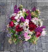 Les bouquets de fleurs du jardin luxuriant
