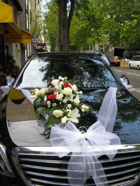 Décoration voiture de mariage en fleurs à Paris